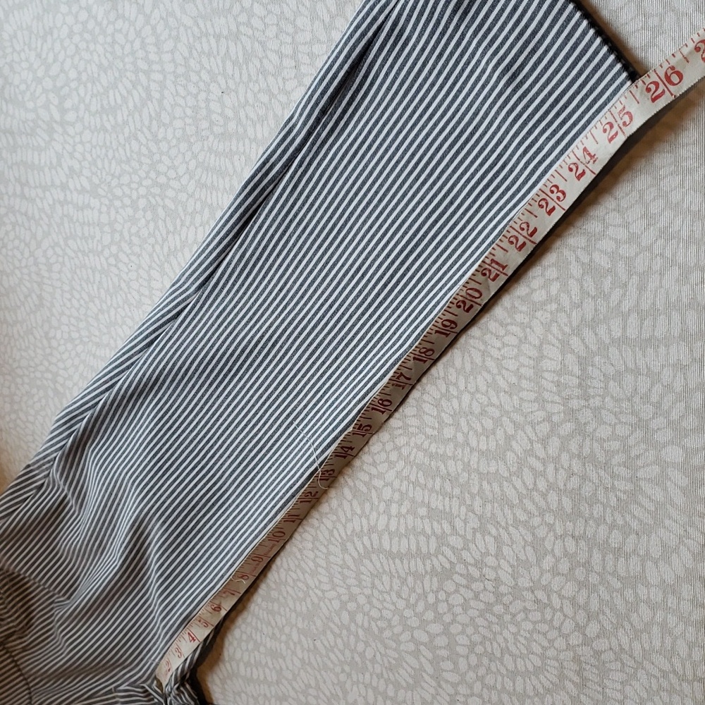 Anne Klein White and Black Striped Skinny Capris XS - Picture 10 of 12